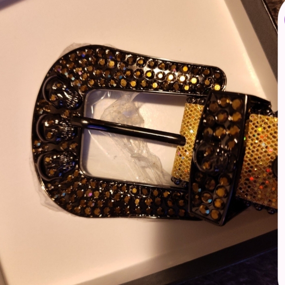 Rhinestone Leather Belt with Skulls - Picture 10 of 11